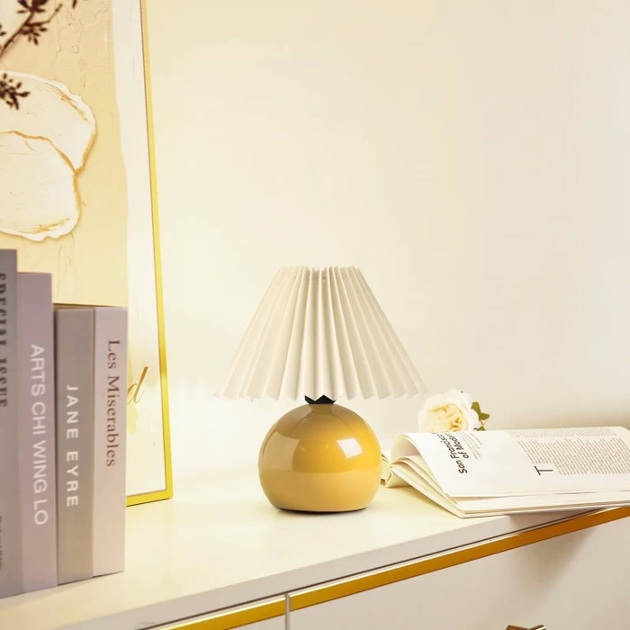 Opviq Lámpara de mesa de cuerpo metálico color crema Opviq Lámpara de mesa de cuerpo metálico color crema